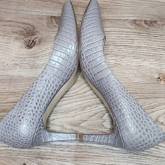 Nine West Womens Gwendle Pointed Toe Grey Pump Croc Embosed Closed Toe Shoes - Picture 5 of 14